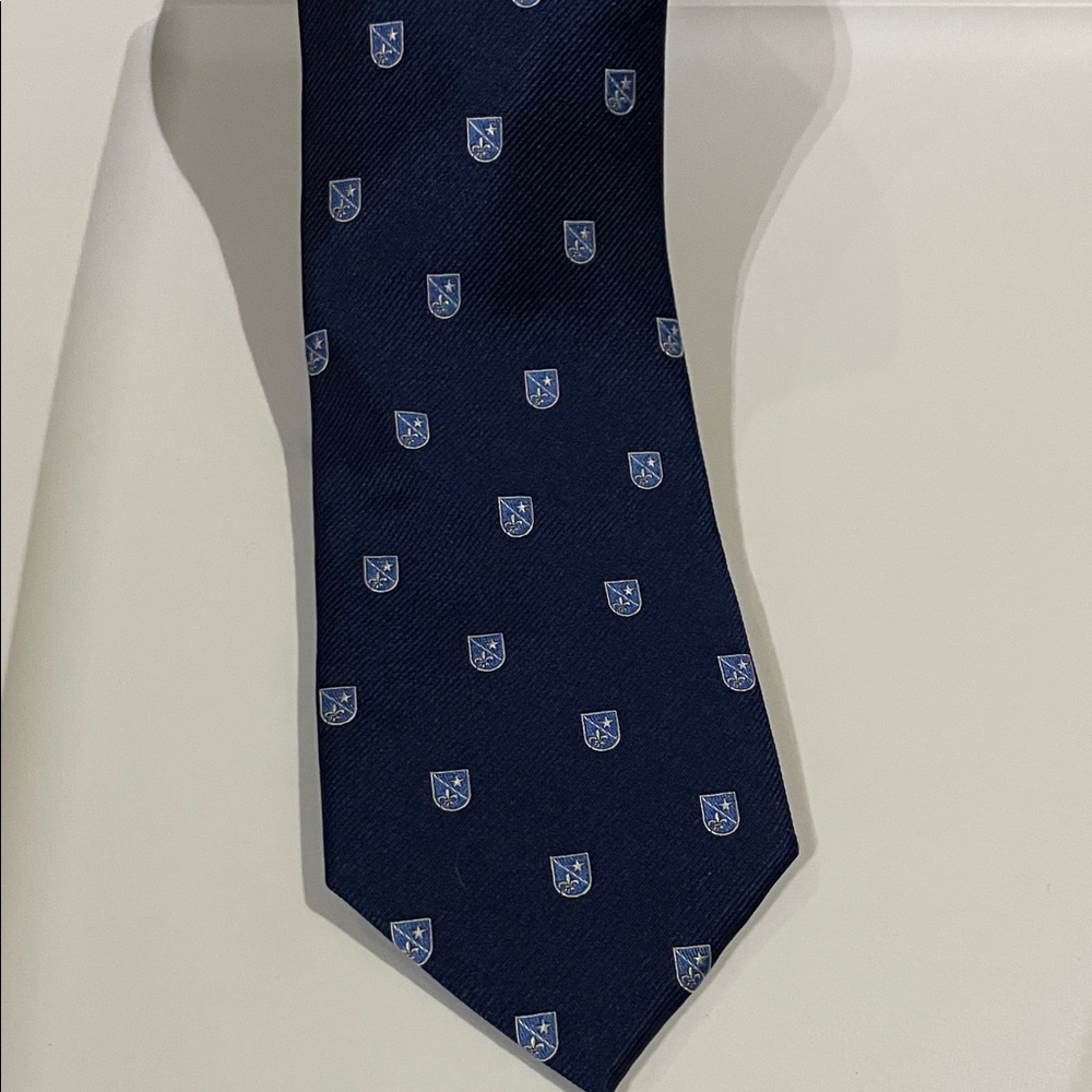Tie Bar Classic Navy Blue Shield-Print Men's Tie 100% silk